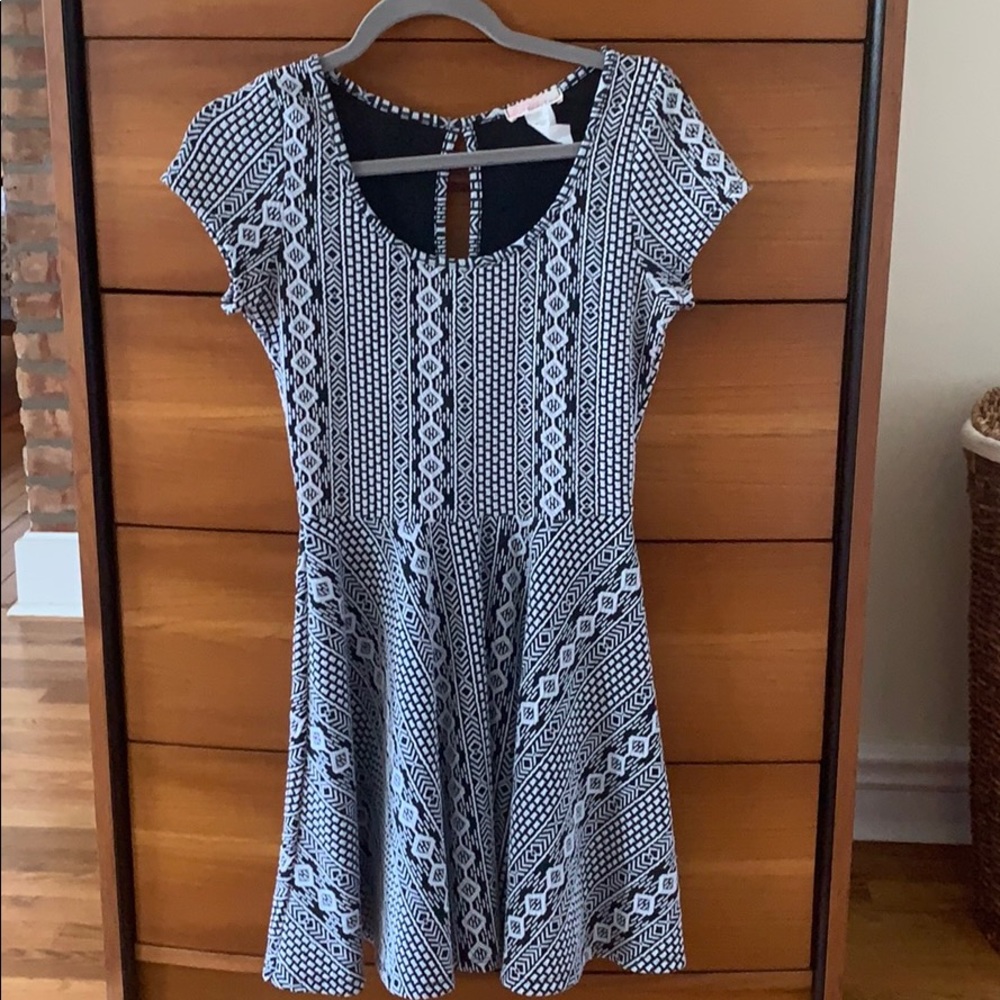 Black and white pattern dress